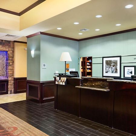 Hampton Inn & Suites Мишен Экстерьер фото