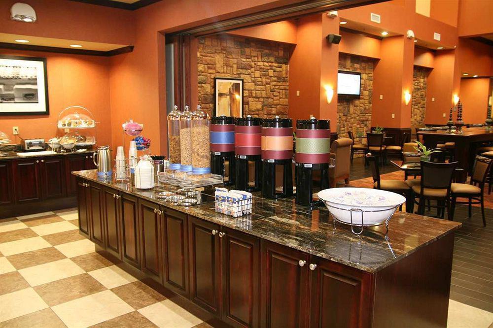 Hampton Inn & Suites Мишен Ресторан фото