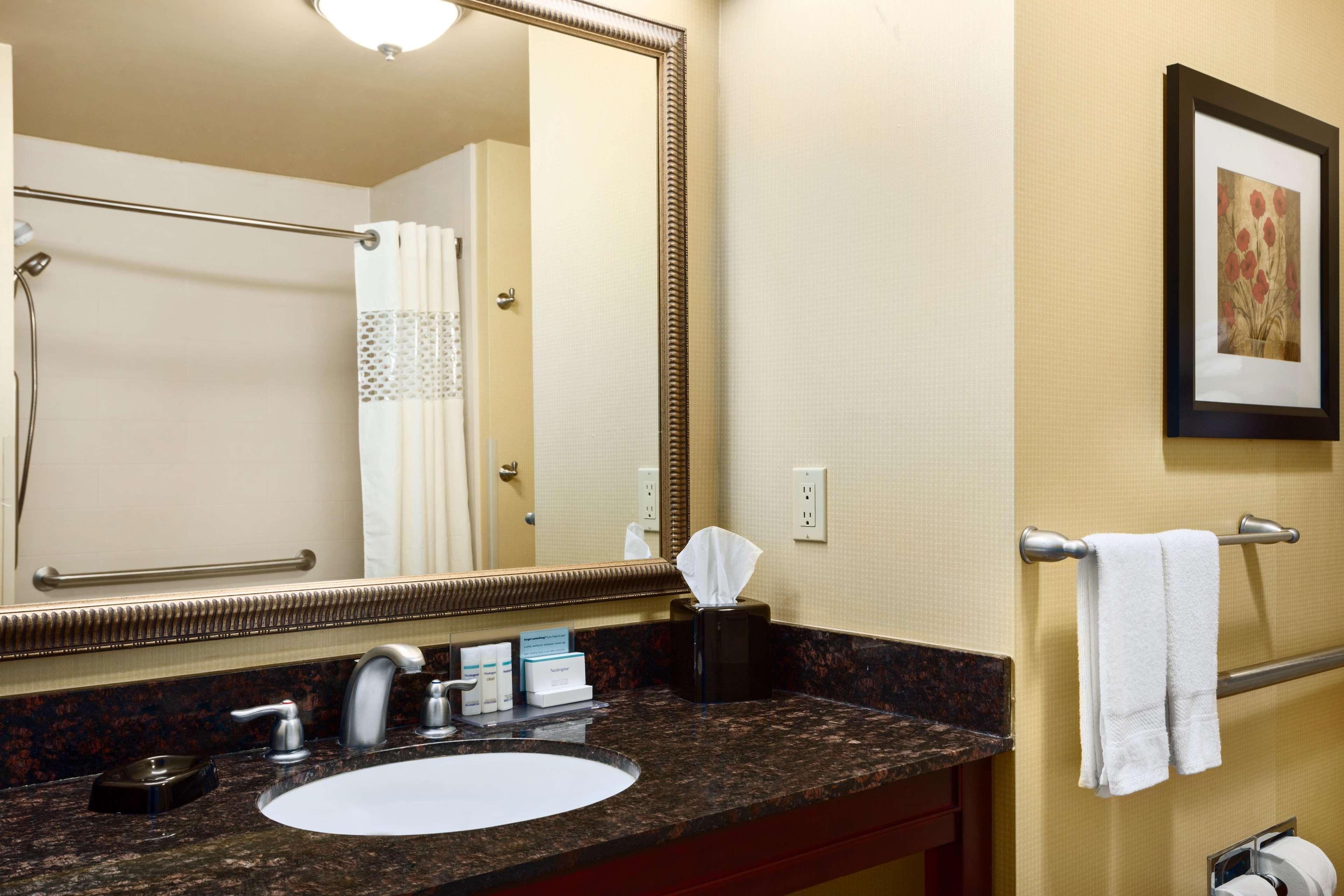 Hampton Inn & Suites Мишен Экстерьер фото