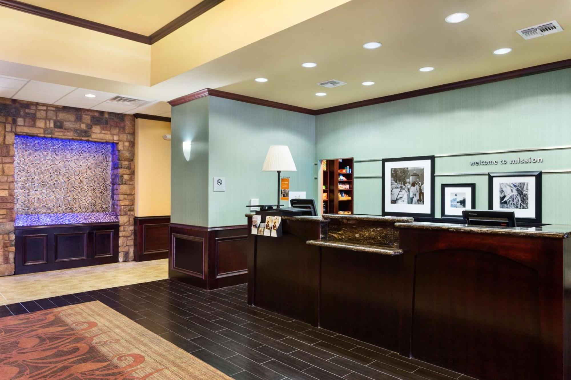 Hampton Inn & Suites Мишен Экстерьер фото