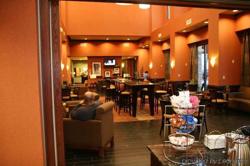 Hampton Inn & Suites Мишен Ресторан фото