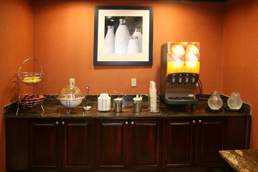 Hampton Inn & Suites Мишен Ресторан фото