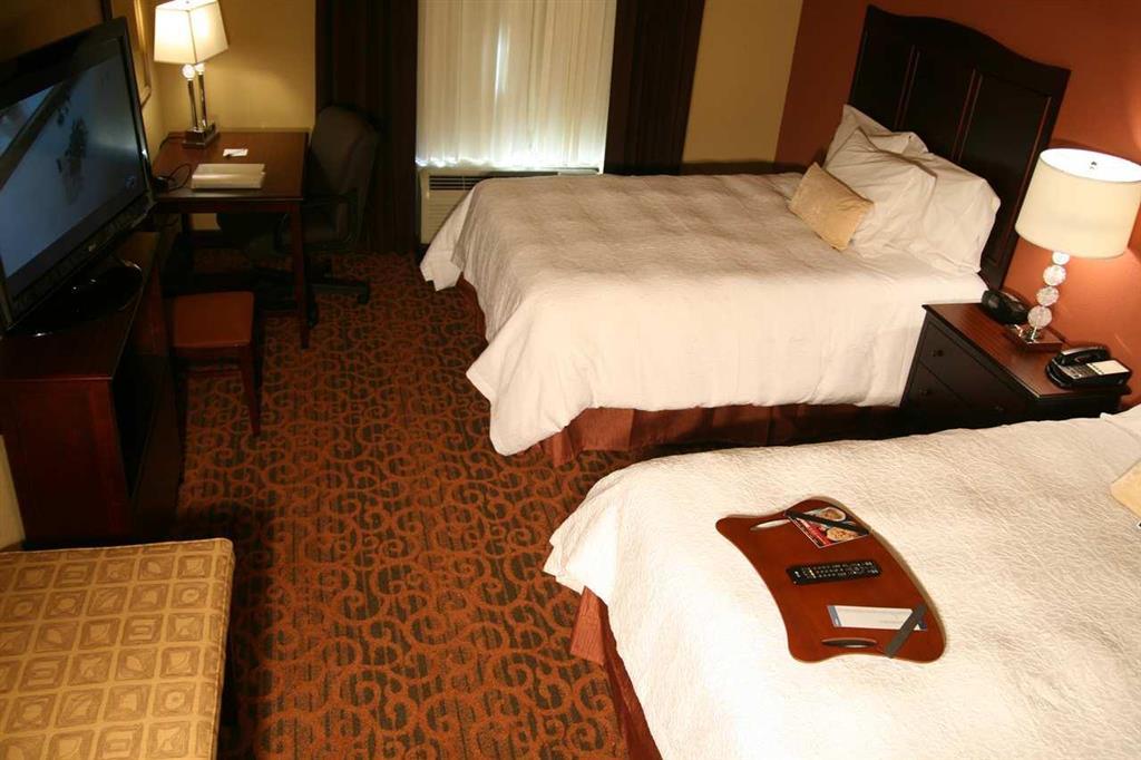 Hampton Inn & Suites Мишен Номер фото